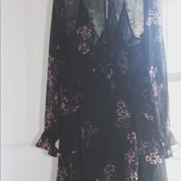 Beautiful lightweight floral black dress worn once - Picture 3 of 3